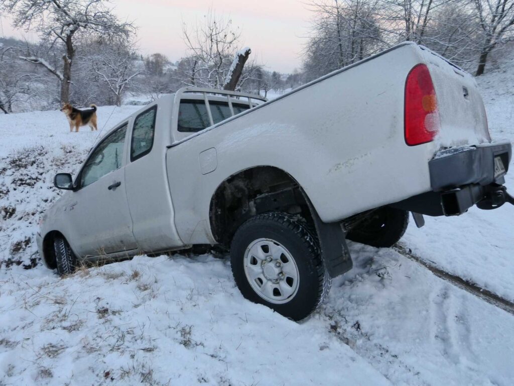 Car Stuck in a Ditch: Who to Call for Winch Out Service?