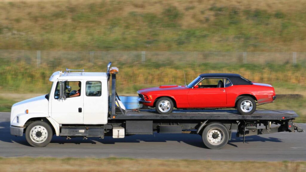Flatbed Tow Truck: How Does it Work and its Features
