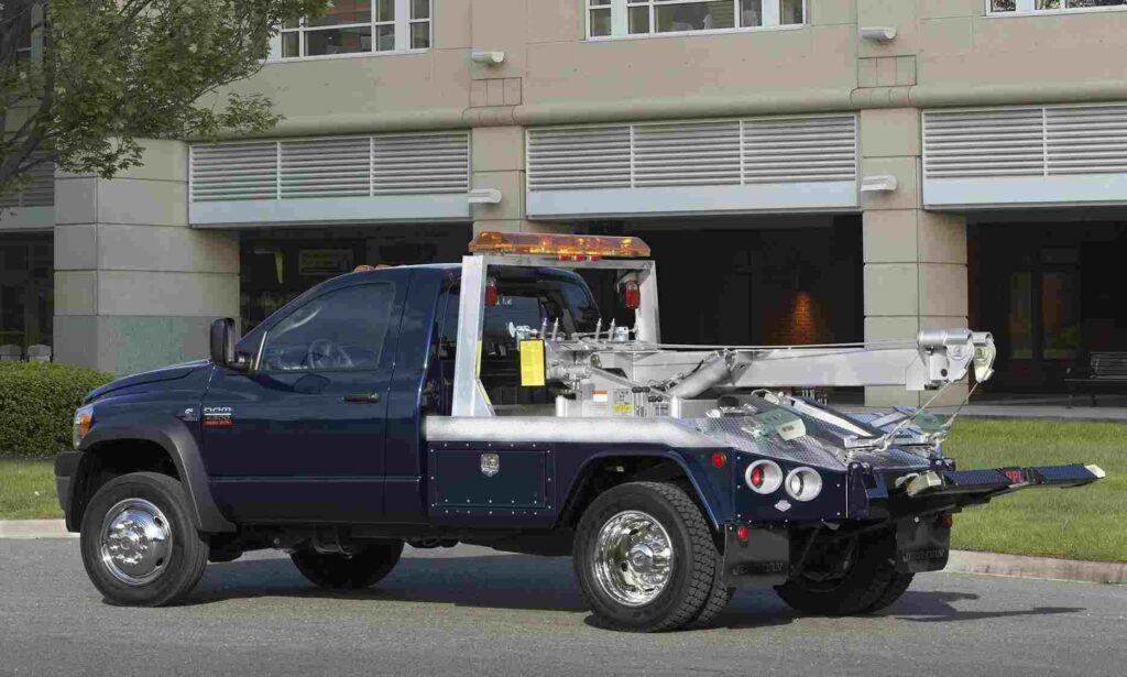Flatbed vs Wheel Lift Tow Truck: Pros & Cons, Differences
